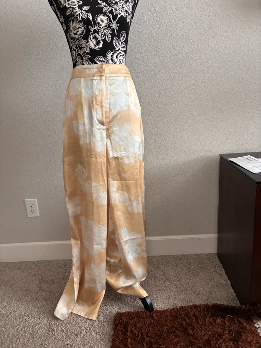 Commense Satin-Look Pants in Champagne and White